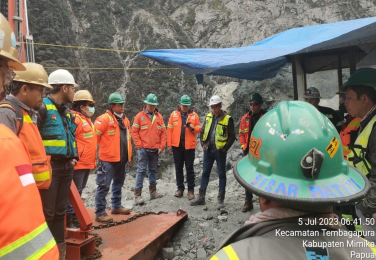 Rode bersama Team Earth moving (salampapua.com/Foto Corp.Comm PTFI)