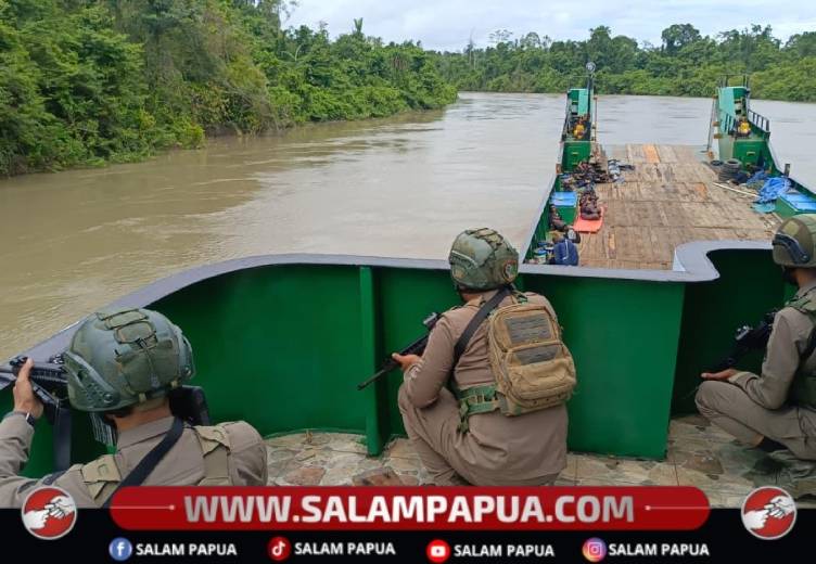 Enam Kapal Pembawa BBM Dan Sembako Berhasil Tiba Di Dekai Dengan Pengawalan Aparat