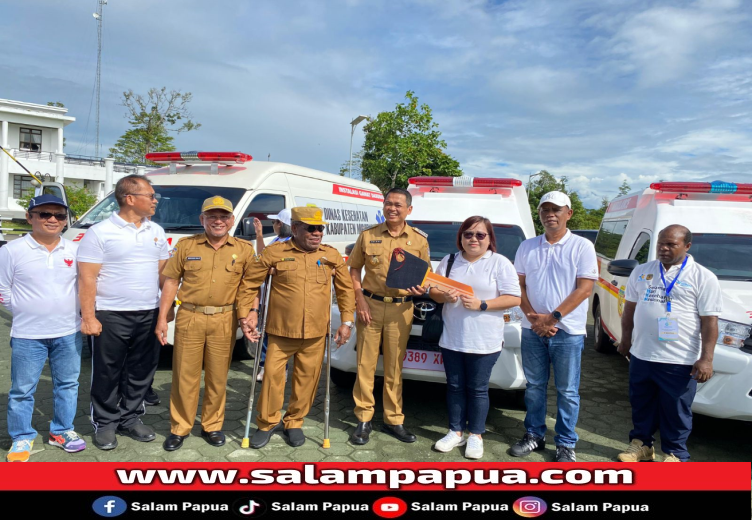  Foto bersama usai perayaan HKN Ke-60 dan penyerahan ambulans, Selasa (12/11/2024) (Salampapua.com/Evita)