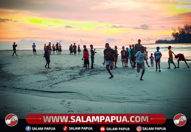 12. Kehadiran TMMD juga dirasakan oleh anak-anak (Humas Kodim 1710/Mimika)