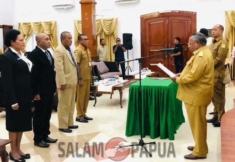 Di Penghujung Masa Baktinya, Bupati Mimika Eltinus Omaleng Merolling Ratusan Pejabat Di Lingkup Pemkab Mimika