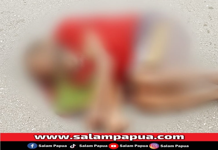 Korban SD yang terkapar di jalan setelah ditabrak truk (salampapua.com/Foto dokumen warga)
