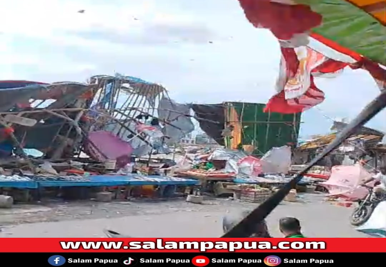 Deretan Lapak Penjual Ikan Di Pasar Lama Porak-Poranda Diterpa Angin Kencang