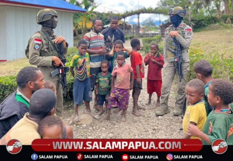 Patroli Humanis Satgas Ops Damai Cartenz-2026 Di Sinak Perkuat Kedekatan Dengan Masyarakat