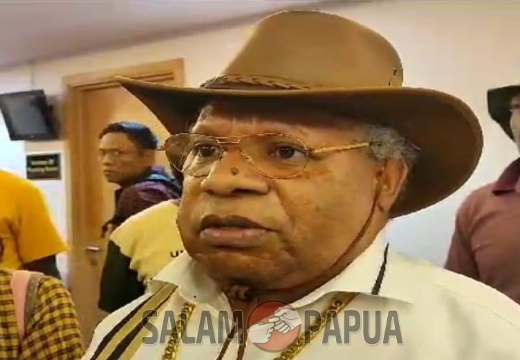Bupati Mimika Eltinus Omaleng Laporkan Pemilik Akun TikTok Ke Polisi Atas Dugaan Pencemaran Nama Baik