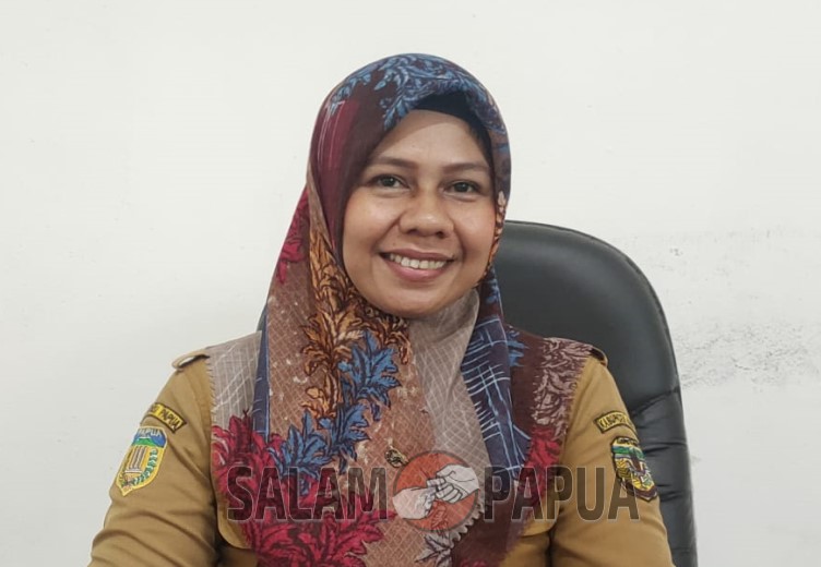Antre Minyak Tanah Di Kelurahan Otomona Wajib Tunjukkan Kartu Iuran Sampah
