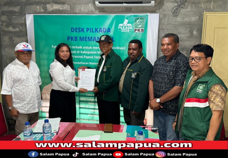 Sekretariat DPD Mimika saat mendaftarkan Maximus Tipagau di Partai PKB (dokumen Perindo)