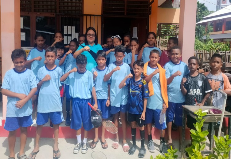 TARGET RAIH JUARA PORSENI 2023 DI MIMIKA, MURID SDI KWAMKI II GENCAR LATIHAN