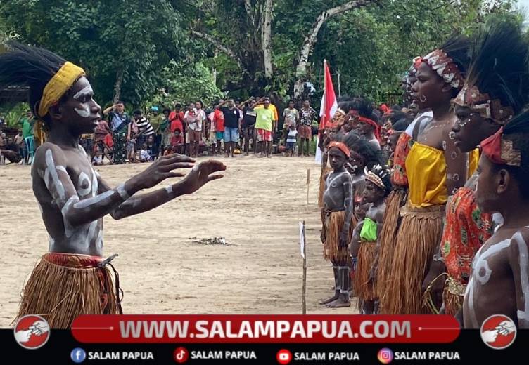 Meski Di Tengah Keterbatasan, Antusiasme Tinggi Warnai Upacara Hardiknas Di SD Naena Kekwa Bersama Satgas TMMD
