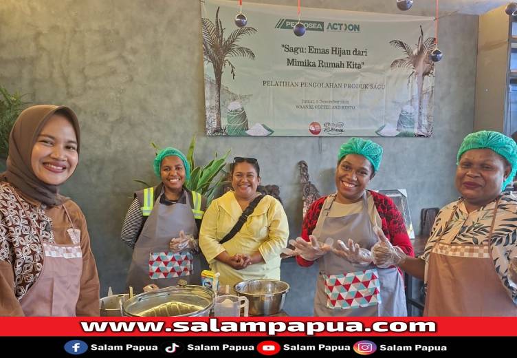 Narasumber pelatihan Maria Margaretha Manafe (tengah) bersama para peserta pelatihan yang digelar PT Petrosea Tbk Timika di Waanal Cooffee & Resto SP3 Timika, Jumat (5/12/2025)(Salampapua.com/Sianturi)