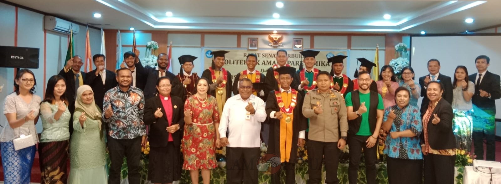 Foto bersama setelah acara wisuda (Foto:salampapua.com/JR)