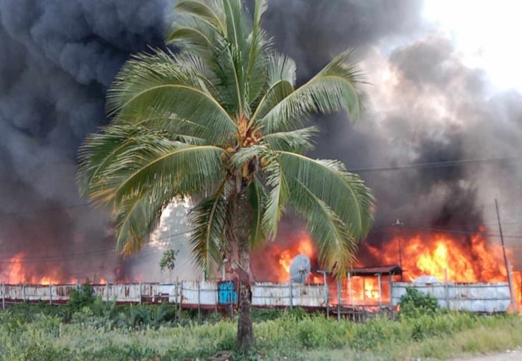 Belasan Kios Di Poumako Ludes Terbakar