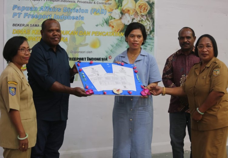 PAD PTFI Bersama Disdukcapil Mimika Gelar Nikah Massal Bagi Karyawan Papua