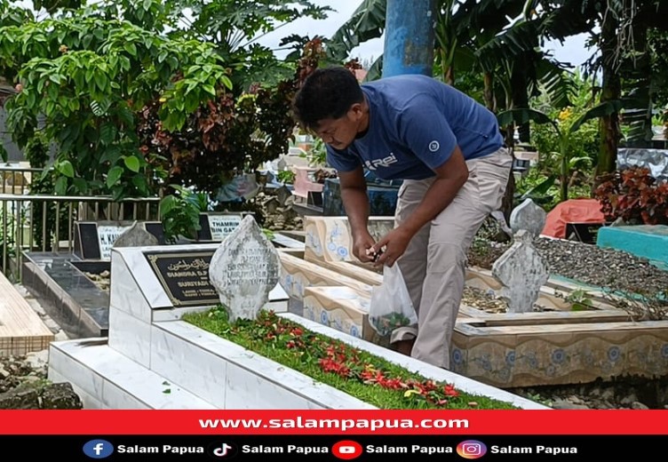 H-1 Idul Fitri 1445 H, Kuburan Islam Di Timika Ramai Dikunjungi Peziarah