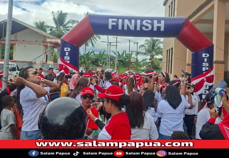 Garis finish Lomba Gerak Jalan HUT ke-80 Republik Indonesia di halaman Gedung Eme Neme Yauware Timika (Salampapua.com/Sianturi)
