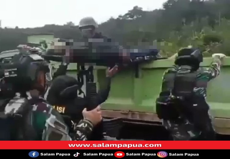 Jenazah Danramil 1703-4/Aradide Almarhum Letda Inf Oktovianus Sugalrey saat dievakuasi aparat TNI (salampapua.com/Foto Danramil Aradide Paniai)