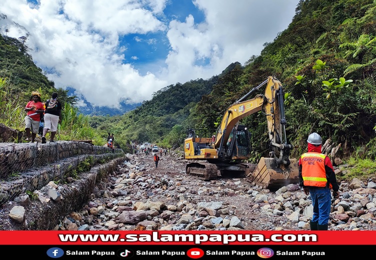 Freeport Perbaiki Jalan Dan Jembatan Rusak Akibat Banjir Di Kampung Waa-Banti Tembagapura