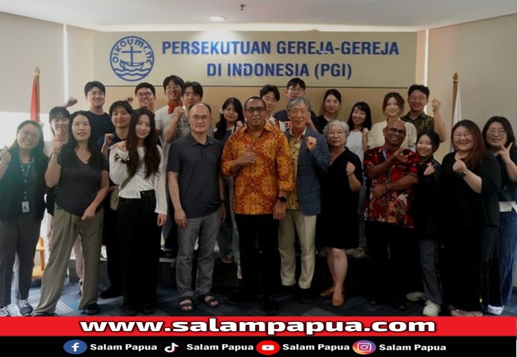 Foto bersama pengurus PGI dengan 18 mahasiswa teologi asal Korea (salampapua.com/Foto Biro Komunikasi PGI)