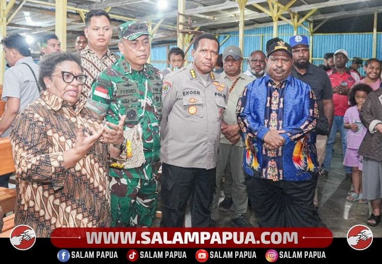 Wamendagri Didampingi Pangdam XVII/Cenderawasih Kunjungi Pengungsi Konflik Suku Di Jayawijaya