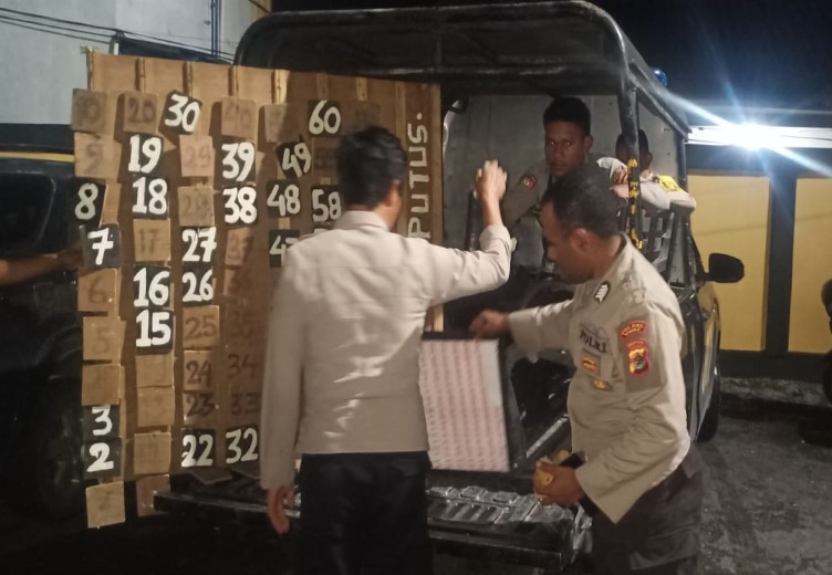 POLISI BONGKAR LAPAK JUDI KING DI JALAN SINGARAJA TIMIKA