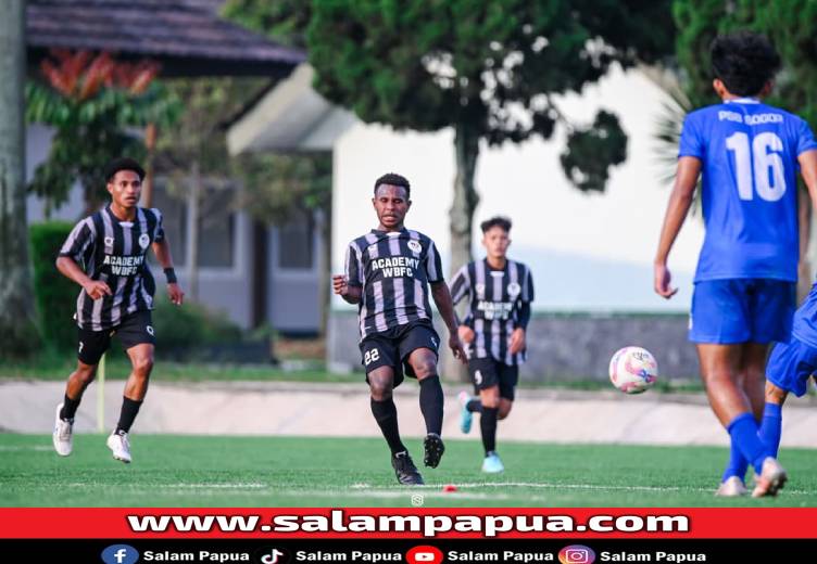 Suasana pertandingan Akademi WBFC versus PSB Bogor di Lapangan Pusdikpom Kota Cimahi, Jawa Barat, Kamis (21/8/2025) (Dokumen Akademi WBFC Timika)