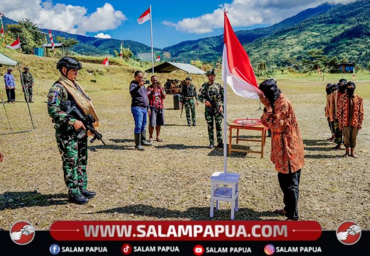 Delapan Anggota KKB Pegunungan Bintang Ikrarkan Diri Kembali Ke Pangkuan NKRI