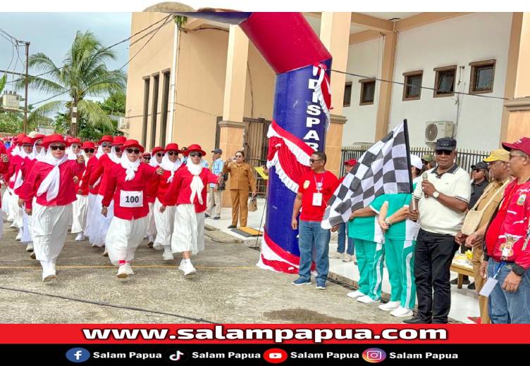 Bupati Mimika Lepas 65 Grup Peserta Lomba Gerak Jalan Indah Wanita