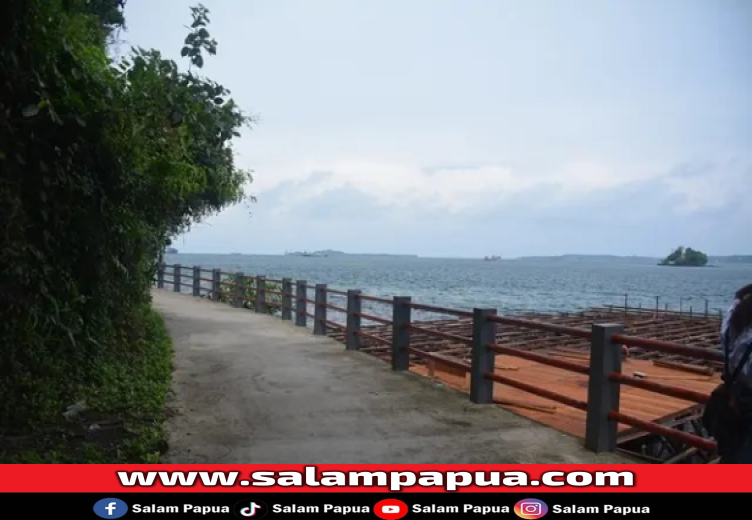 Salah satu sisi Pulau Doom, Sorong, Papua Barat Daya (Celebes.co)