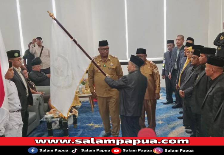Bupati Mimika Lantik Muhammad Darwis Sebagai Ketua LPTQ Periode 2025�2030