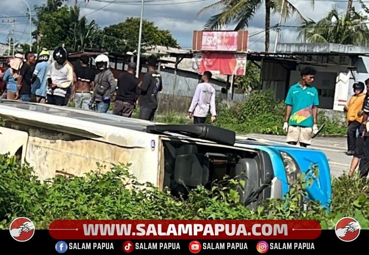 Mini Bus Nyungsep Ke Parit Di Jalan Irigasi, Sopir Patah Tangan