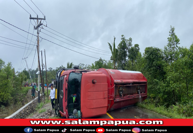 Truk Pengangkut 16 Ton Avtur Terbalik Di Poumako, Avtur Berhamburan Di Jalan