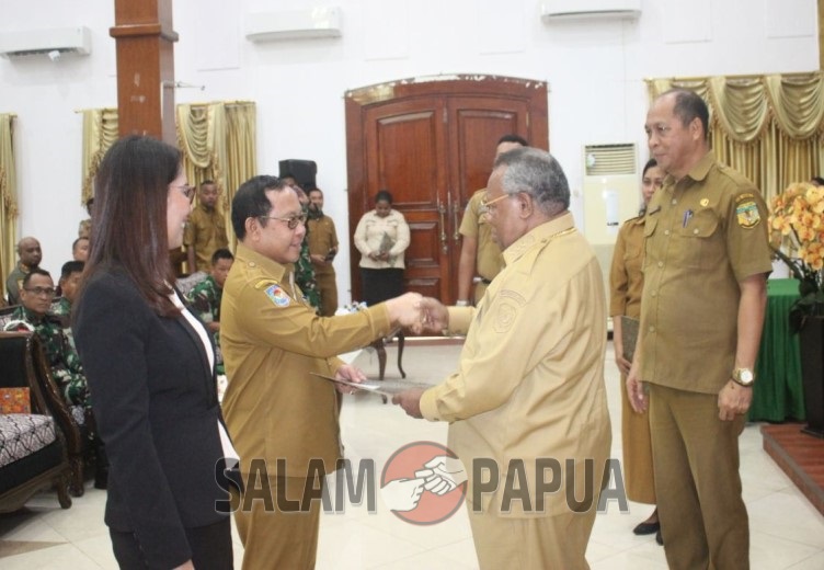 Bupati Mimika Eltinus Omaleng Kembali Rolling Jabatan, 2 Pejabat Merangkap Pimpinan OPD