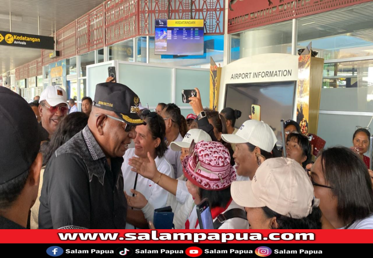 Tiba Di Timika, Johannes Rettob Dan Emanuel Kemong Disambut Hangat Masyarakat