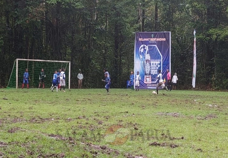 Babak Final antara SSB Konika Vs SSB Timika Putra pada KKFC Soccer Championship Junior Cup 2023 yang diselenggarakan di lapangan sepakbola Kuala Kencana, Sabtu (8/7/2023) (Foto:salampapua.com/JR)