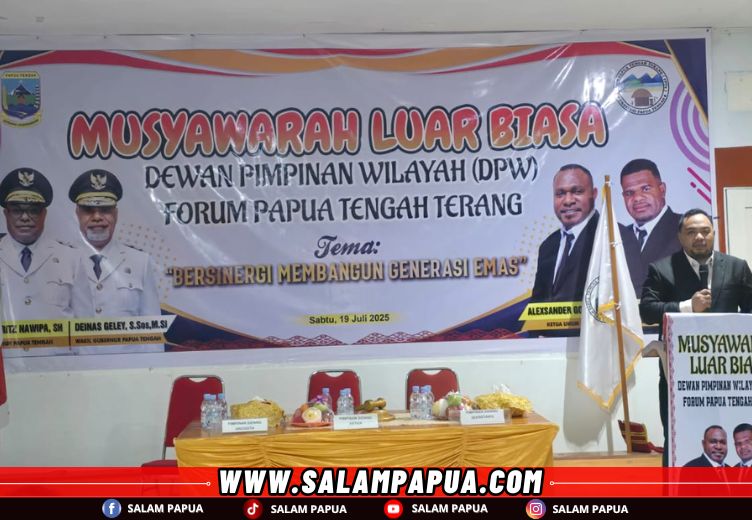 Adrian Andhika Thie, Ketua Umum Forum Papua Tengah Terang yang baru saat menyampaikan sambutan (salampapua.com/JR)