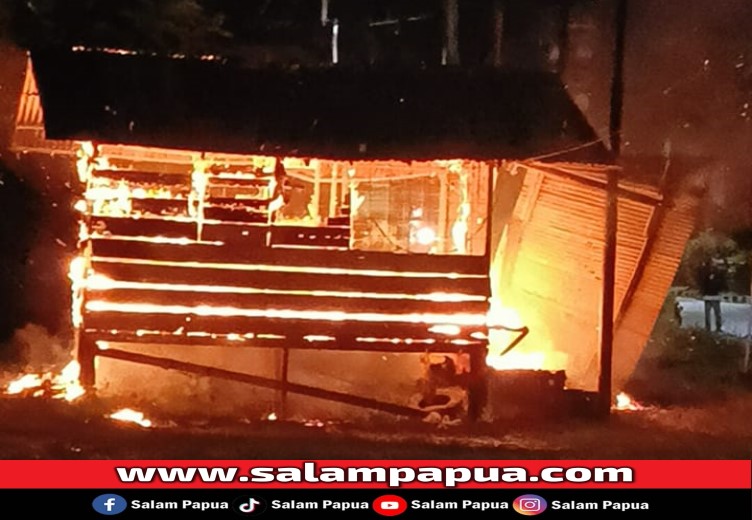 Pondok Pangkalan Mobil Rental Di Jalan Cenderawasih Hangus Terbakar