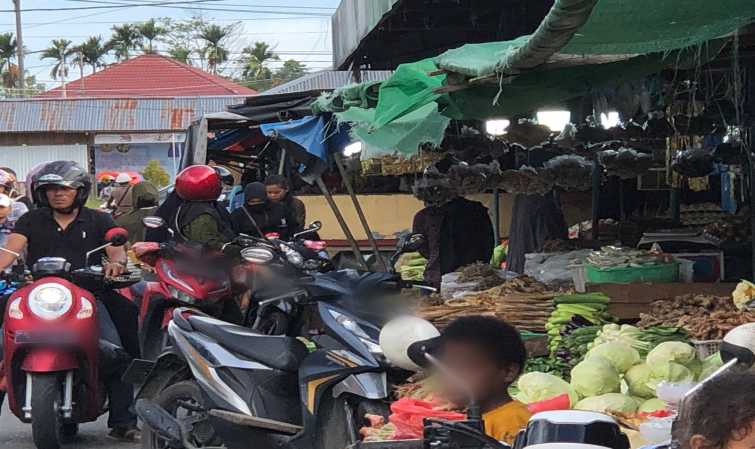 Suasana di Pasar Sentral Timika sebelum bulan Ramadhan, Rabu (22/3/2023) (Foto:salampapua.com/Evita)