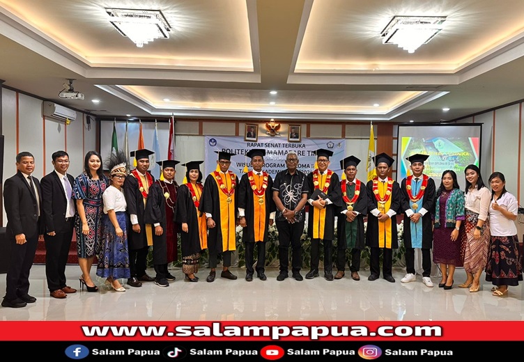 Foto bersama dengan Dosen dan Staf Politeknik Amamapare Timika (salampapua.com/Foto Humas PAT)