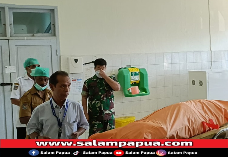 Pilot Glen Malcolm Conning Yang Tewas Korban KKB Di Alama Dievakuasi Ke RSUD Mimika