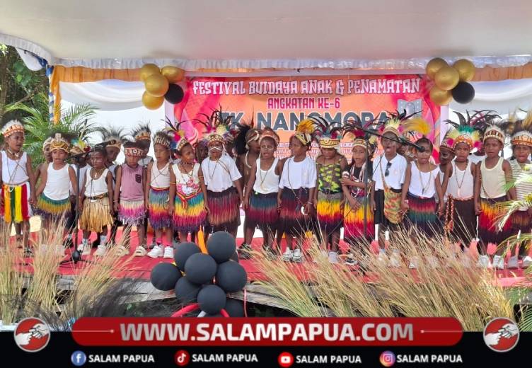 Foto bersama para siswa TK Nangmora Mile-32 Kuala Kencana Timika usai festival budaya dan penamatan di Kuala Kencana, Jumat (19/6/2026)(Salampapua.com/Sianturi)