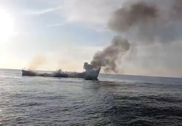 Cham Thao Kapten KM Bayu Sentosa 03 Yang Terbakar Di Amar Tidak Ditemukan