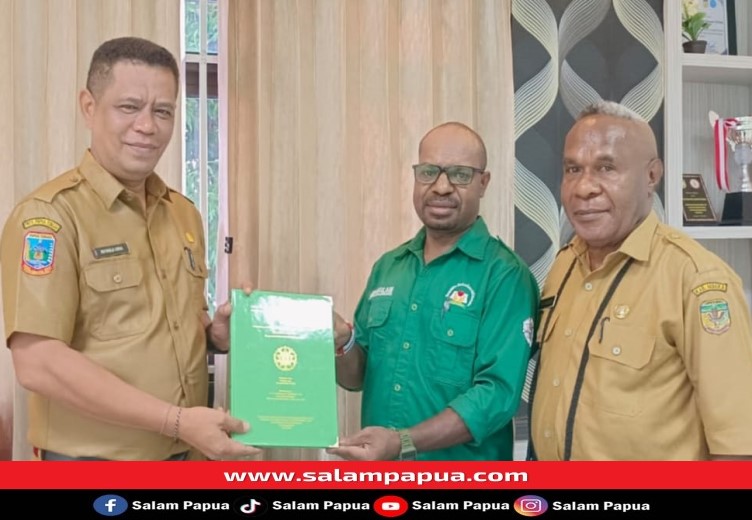 Tak Sia-Siakan Beasiswa Pemkab Dan YPMAK, Anak Amungme Raih Gelar Magister Dari UGM