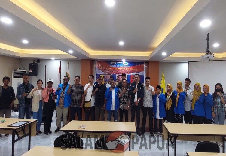 Foto bersama para narasumber, pengurus cabang persiapan PMII Kabupaten Mimika, Cipayung dan OKP di Mimika serta beberapa peserta yang hadir (Dok salampapua.com)