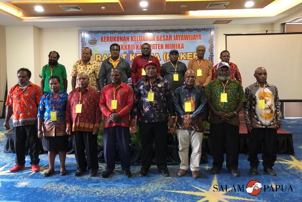 Foto bersama Badan Pengurus KKBJ Kabupaten Mimika usai acara pembukaan Raker (Foto:salampapua.com/Evita)