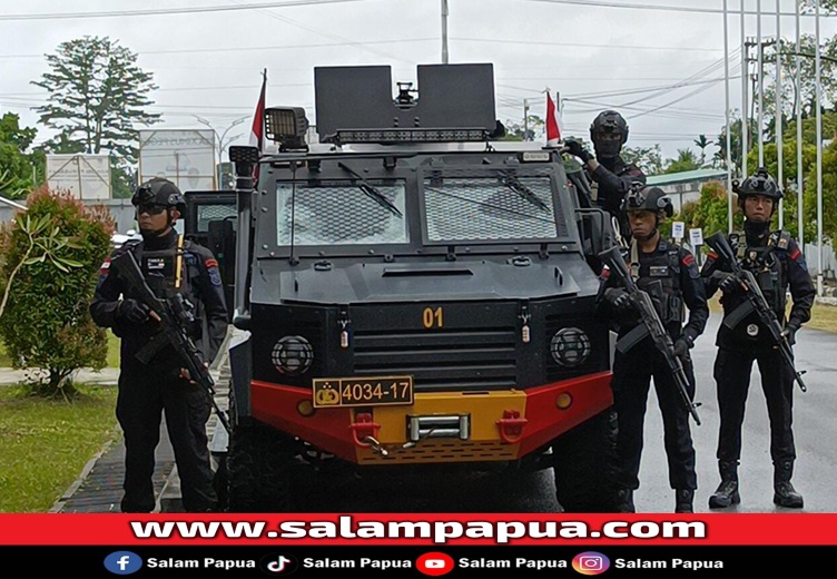 Pengamanan di luar gedung pelaksanaan debat Paslon Bupati dan Wakil Bupati Pilkada 2024 Kabupaten Mimika (salampapua.com/Abeth)
