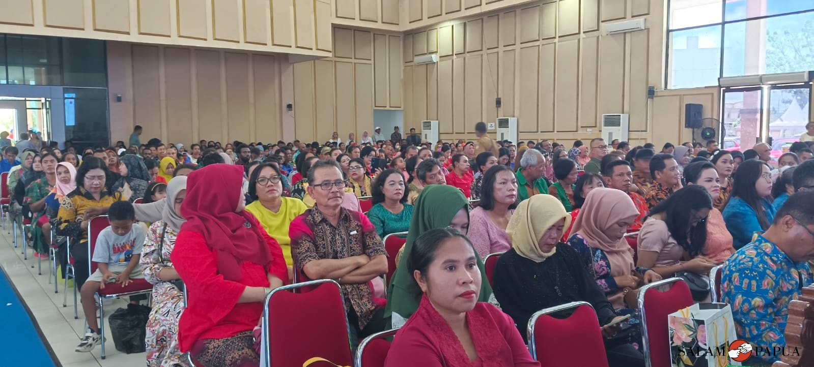 Orang tua siswa yang hadir dalam acara penamatan (Foto:salampapua.com/Acik)