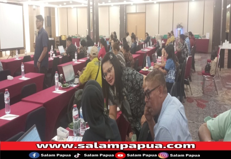 Para peserta kegiatan sedang berdiskusi tentang materi yang diberika narasumber