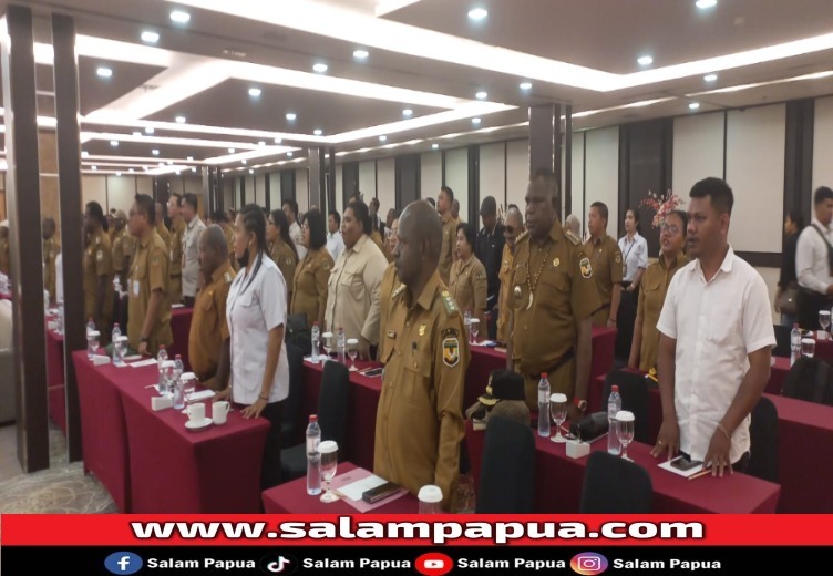 Para pimpinan OPD mengikuti acara pembukaan kegiatan dengan khidmat