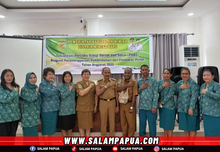 Foto bersama tim TP-PKK (salampapua.com/Evita)