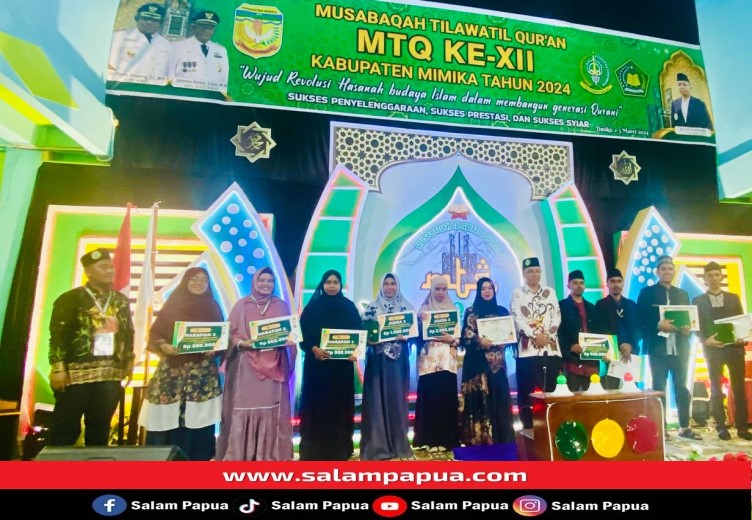 Foto bersama usai pemberian hadiah kepada para pemenang (salampapua.com/Evita)